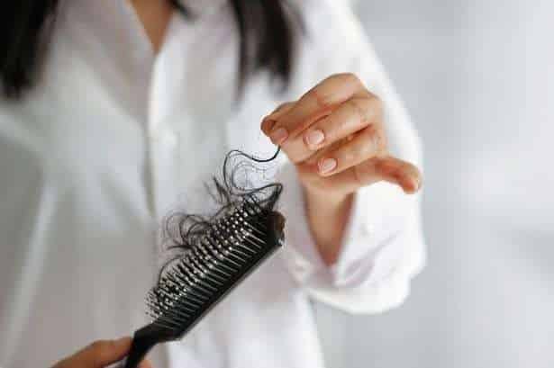 how to clean hairbrush and comb